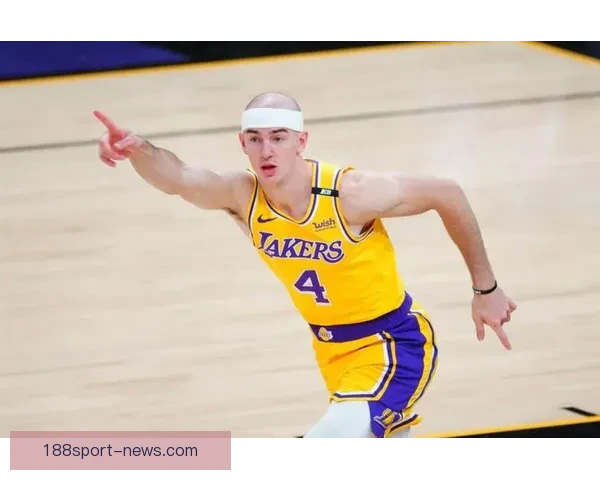 卡鲁索调皮抢水壶哈特机智躲避结果泼满前队友一身水